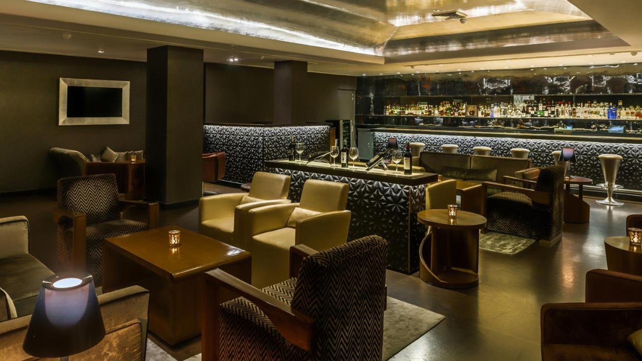 The Claridges New Delhi Hotel Luaran gambar The bar at the Concourse Lounge