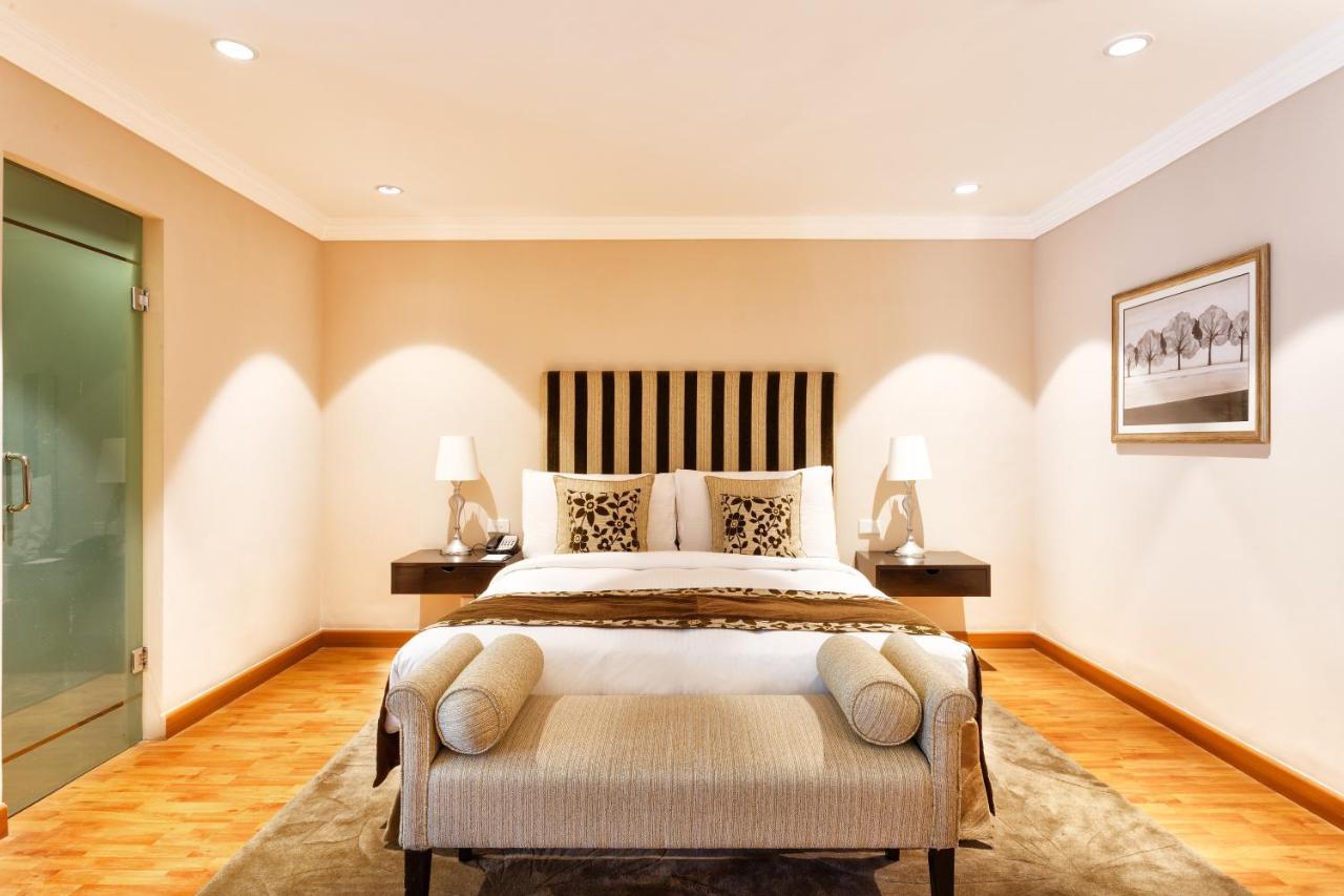 The Claridges New Delhi Hotel Luaran gambar A bedroom at the Taj Mahal Palace