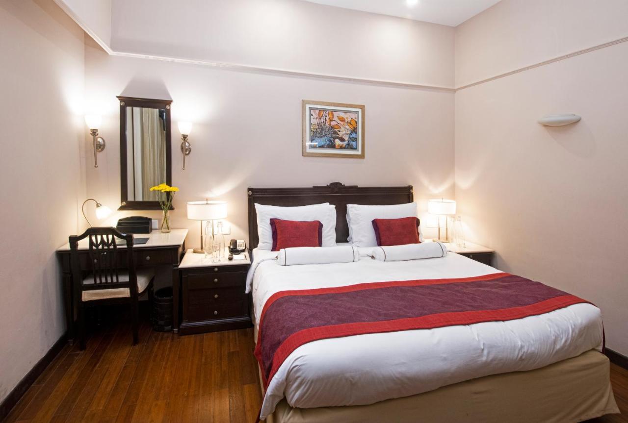The Claridges New Delhi Hotel Luaran gambar A room at the hotel