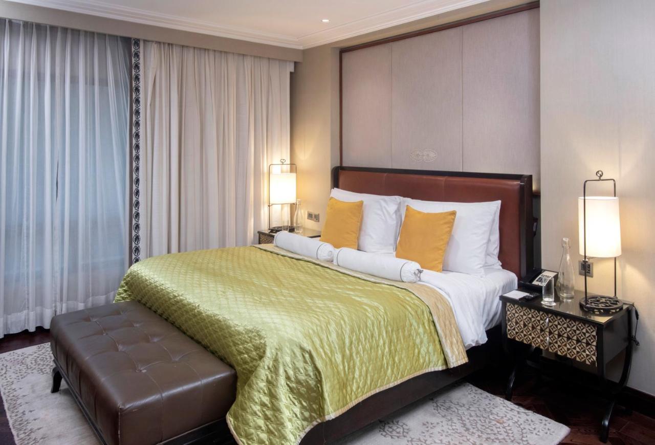 The Claridges New Delhi Hotel Luaran gambar A bedroom at the Taj Bengal