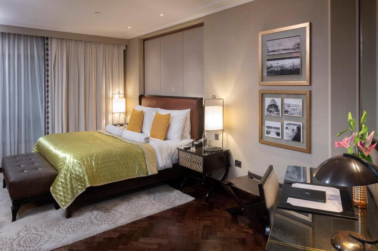 The Claridges New Delhi Hotel Luaran gambar A bedroom in the hotel