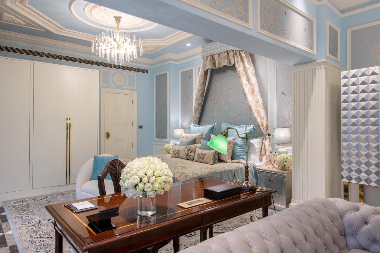 The Claridges New Delhi Hotel Luaran gambar A bedroom at the hotel