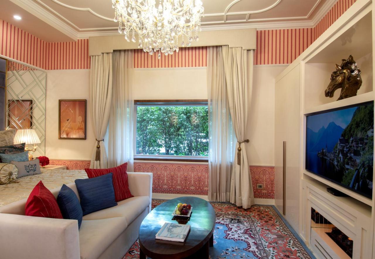 The Claridges New Delhi Hotel Luaran gambar A living room at the Taj Mahal Palace