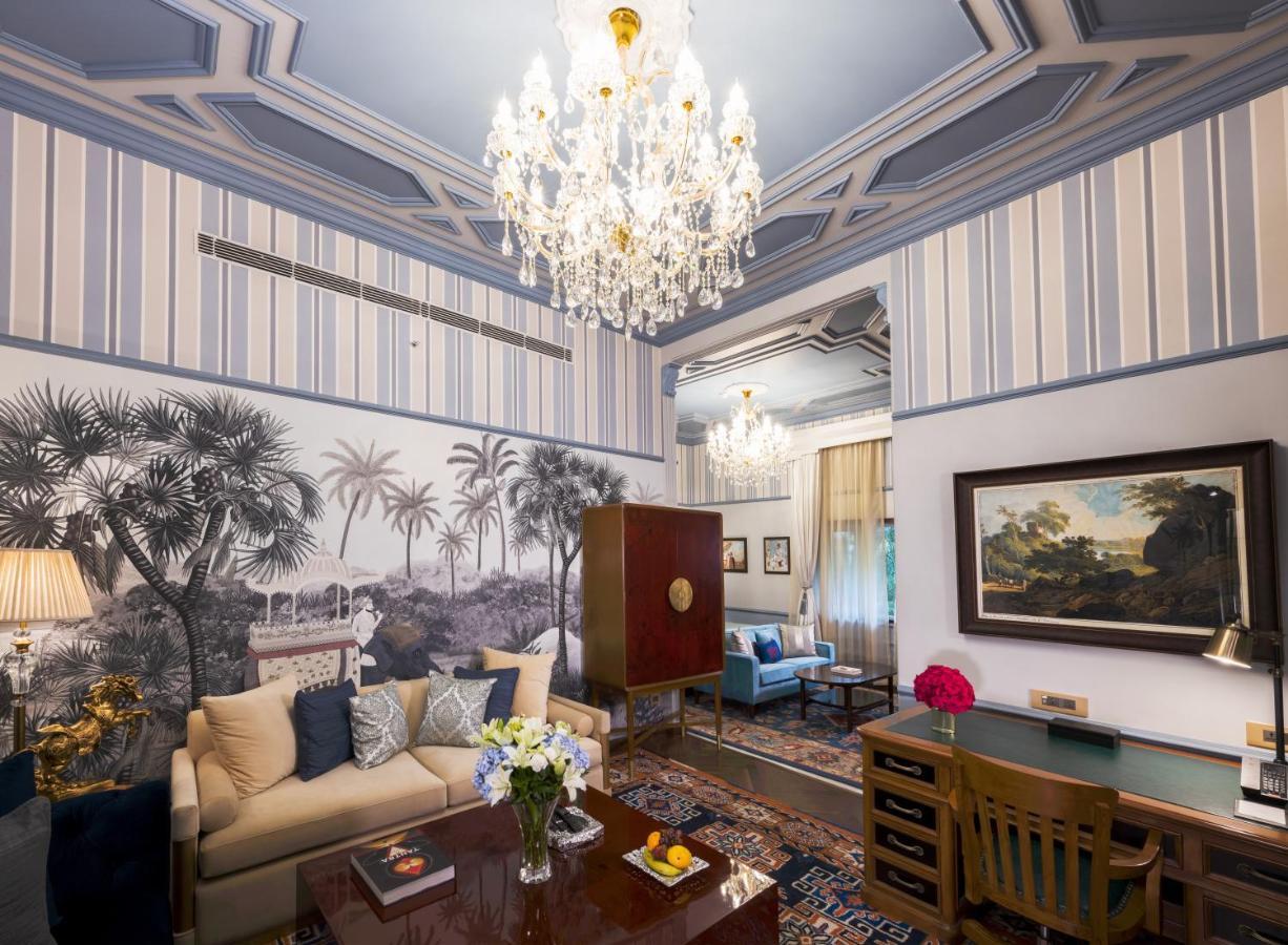 The Claridges New Delhi Hotel Luaran gambar A suite at the hotel