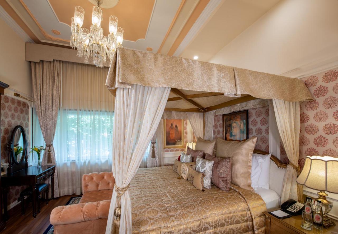 The Claridges New Delhi Hotel Luaran gambar A bedroom at the Imperial Hotel