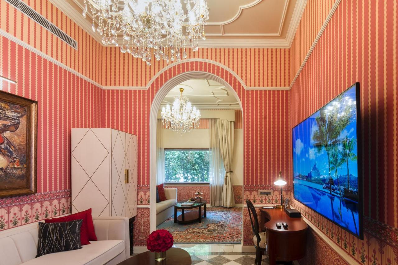 The Claridges New Delhi Hotel Luaran gambar A suite at the Taj Mahal Palace