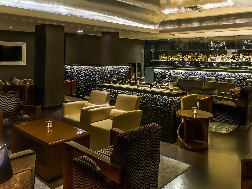 The Claridges New Delhi Hotel Luaran gambar The bar at the Concourse Lounge