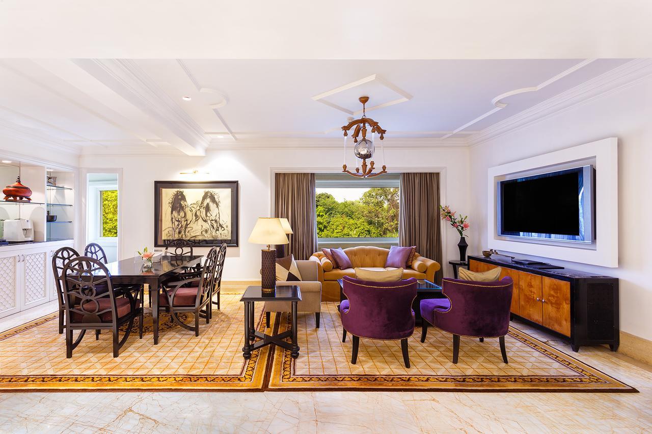 The Claridges New Delhi Hotel Luaran gambar A living room in a suite at the Four Seasons Hotel, Mumbai