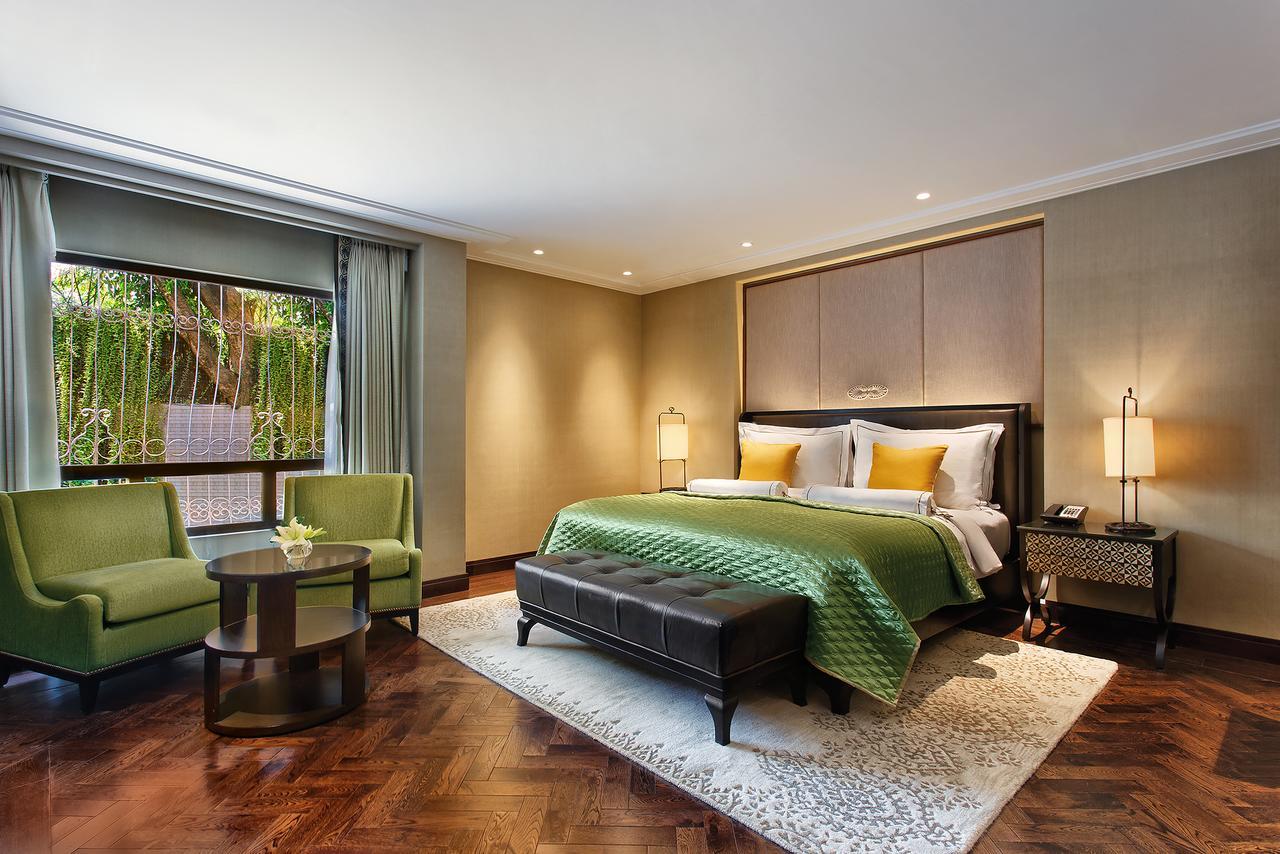 The Claridges New Delhi Hotel Luaran gambar A bedroom at The Oberoi, Mumbai